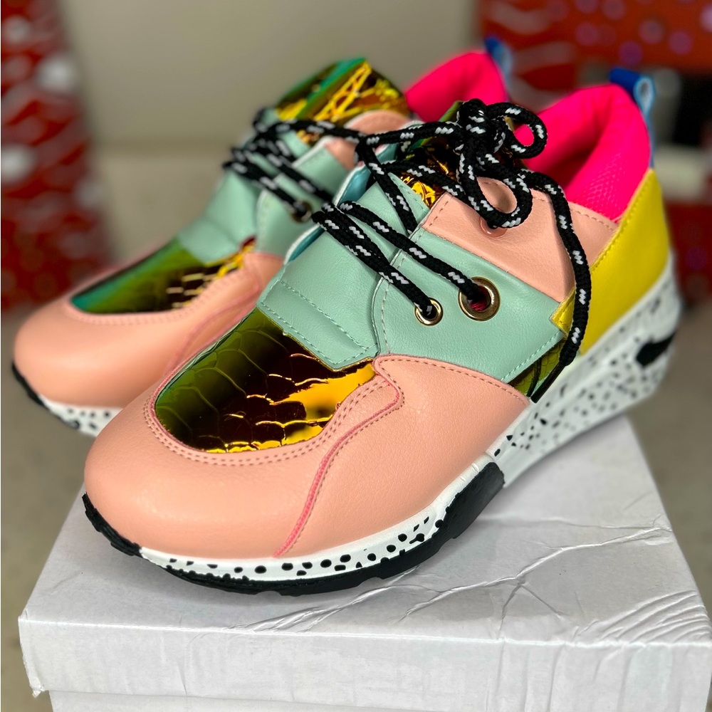 Women’s Lucky Step Hologram Green/ Multi Cozy Chunky Shoe ( Women’s 7)